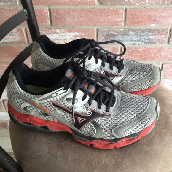 mizuno running shoes men